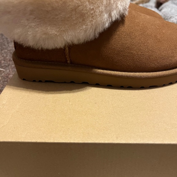 BRAND NEW UGGS IN BOX - Picture 5 of 6